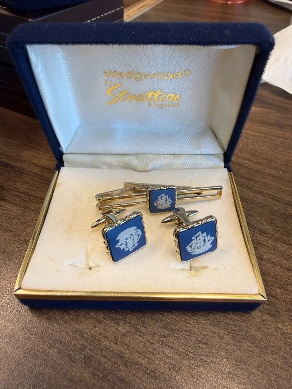 Vintage WEDGWOOD by Stratton-England Cufflinks & Tie Clip Set